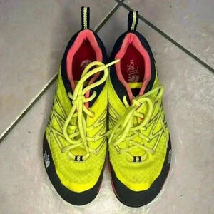 North Face women’s vibrant sole shoes size 6.6